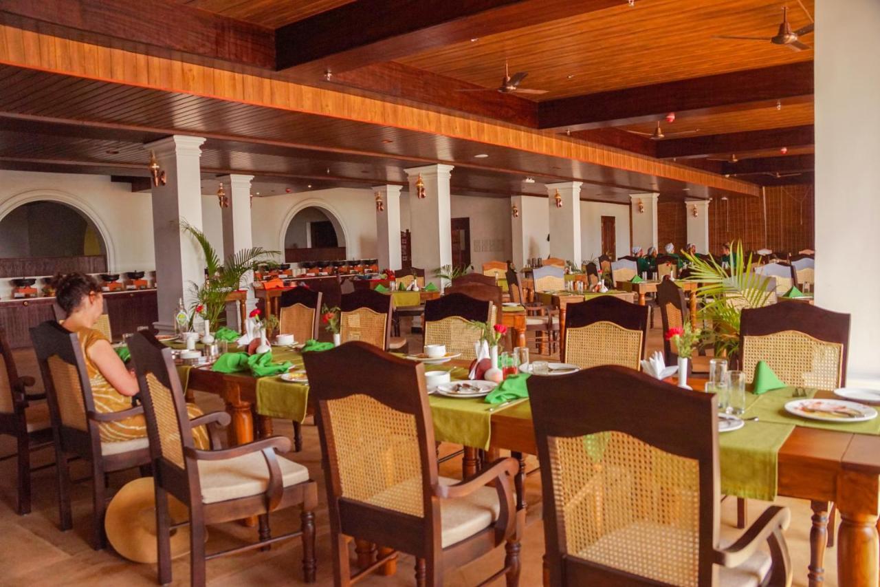Ayursoma Ayurveda Royal Retreat Hotel โกวาลัม ภายนอก รูปภาพ