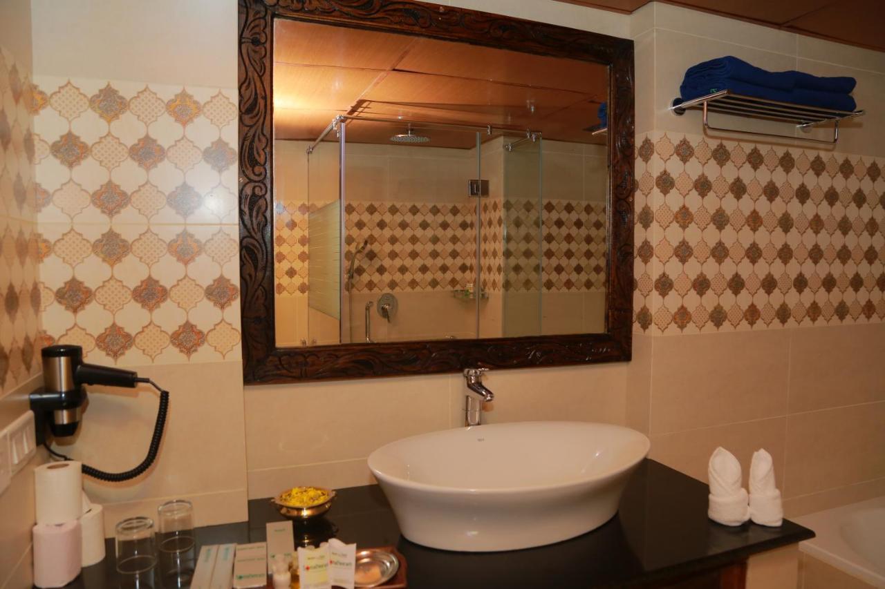 Ayursoma Ayurveda Royal Retreat Hotel โกวาลัม ภายนอก รูปภาพ