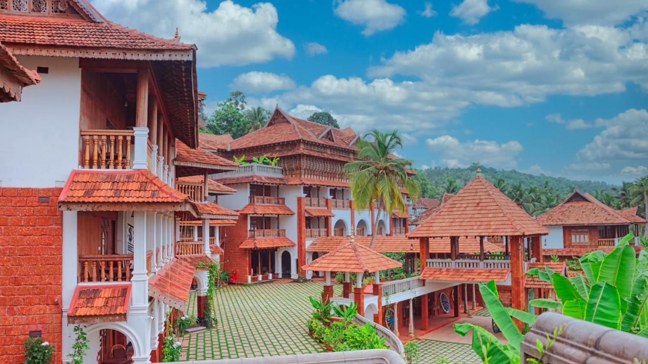 Ayursoma Ayurveda Royal Retreat Hotel โกวาลัม ภายนอก รูปภาพ