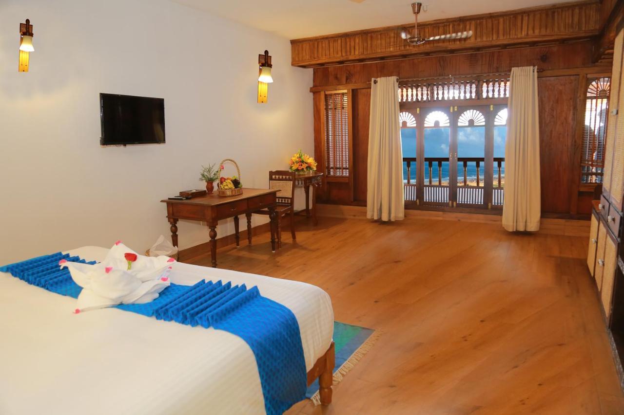 Ayursoma Ayurveda Royal Retreat Hotel โกวาลัม ภายนอก รูปภาพ