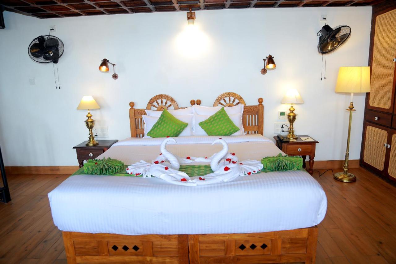 Ayursoma Ayurveda Royal Retreat Hotel โกวาลัม ภายนอก รูปภาพ