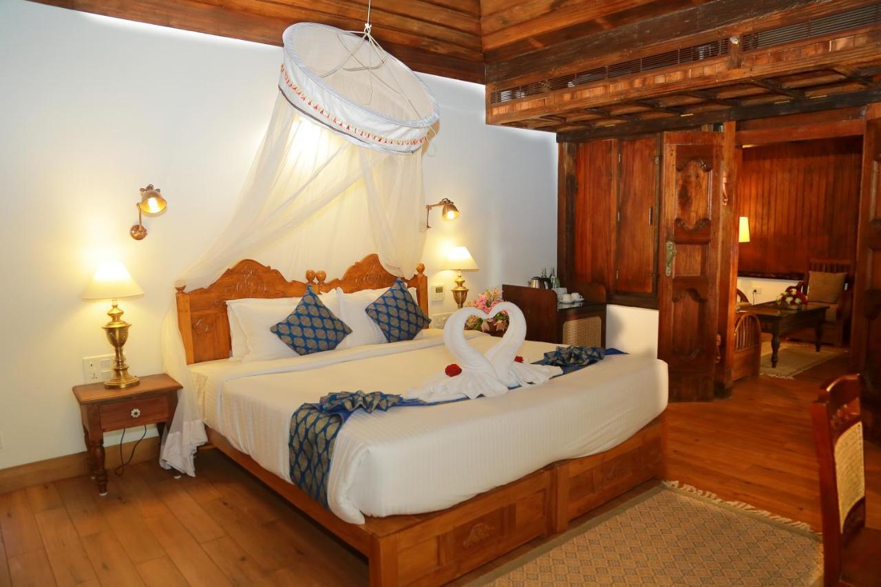 Ayursoma Ayurveda Royal Retreat Hotel โกวาลัม ภายนอก รูปภาพ