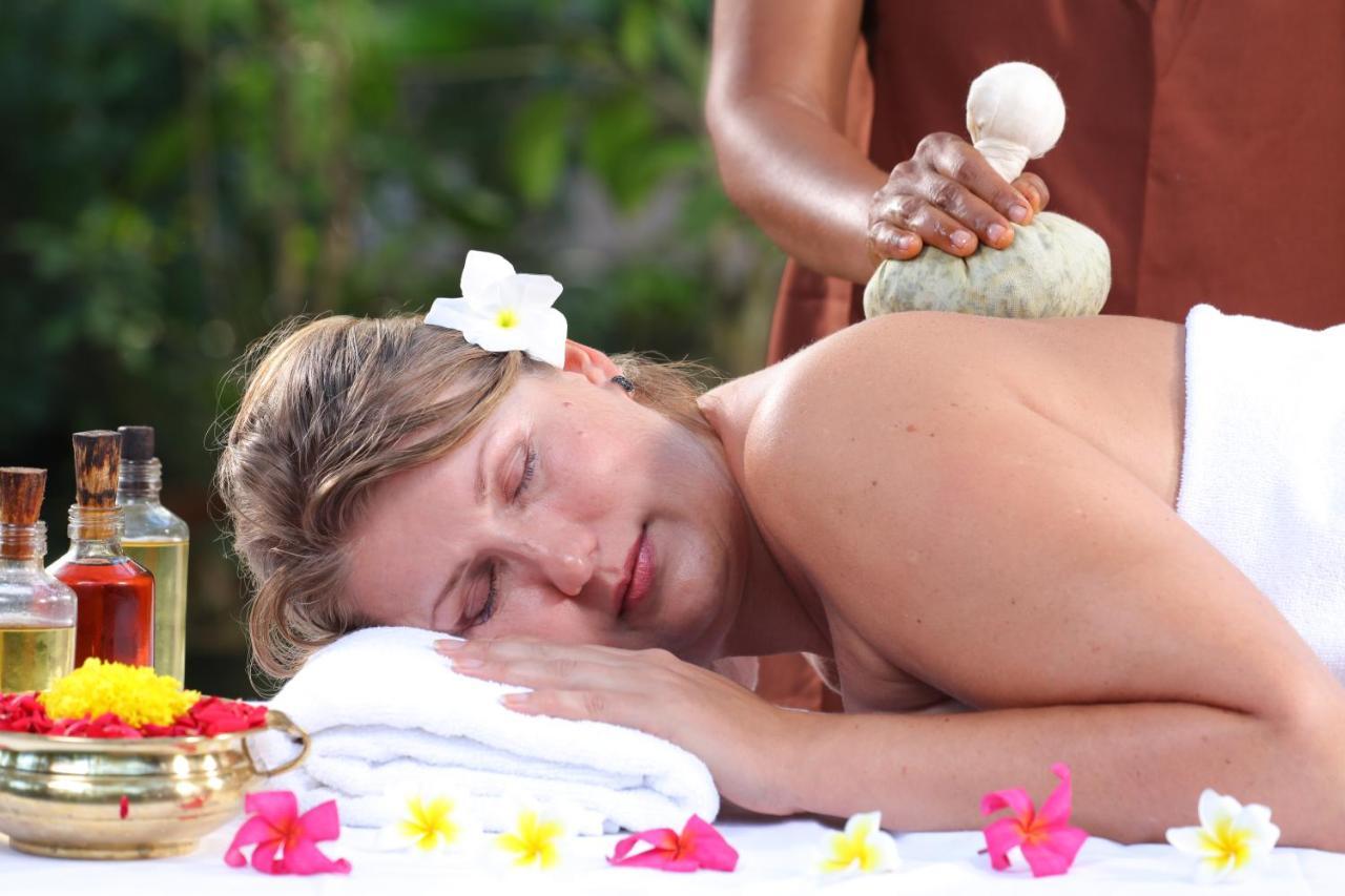 Ayursoma Ayurveda Royal Retreat Hotel โกวาลัม ภายนอก รูปภาพ