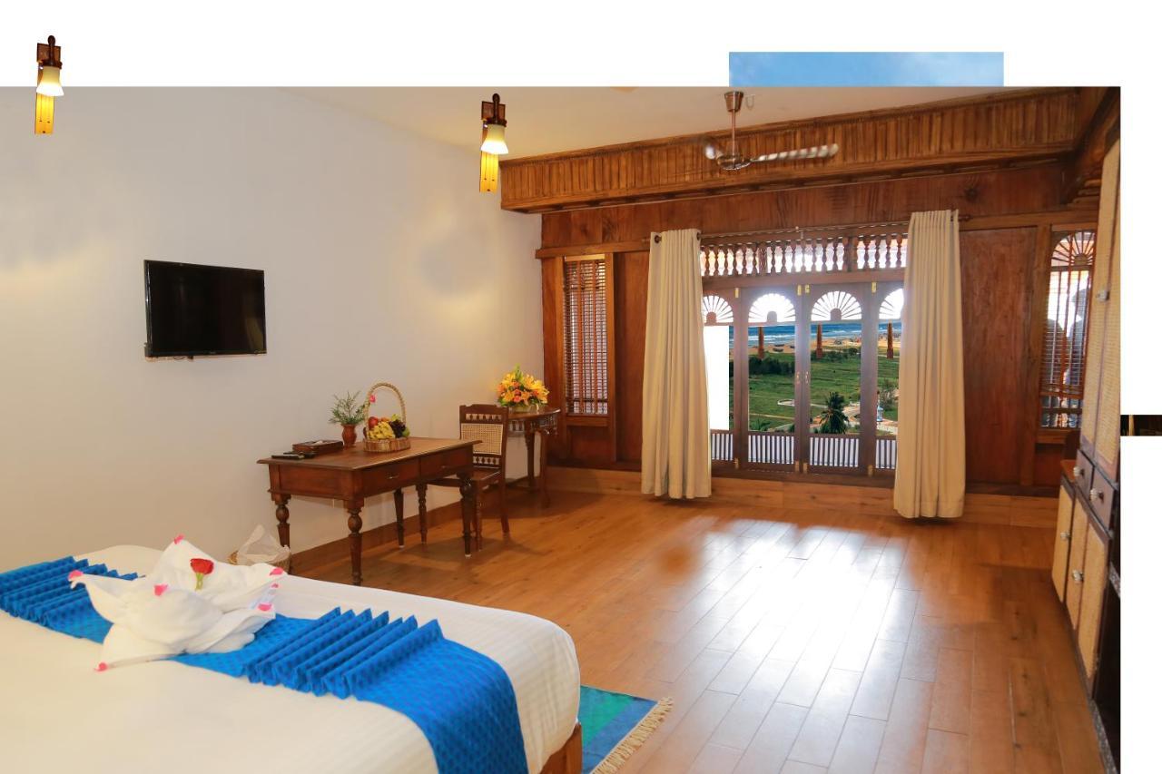 Ayursoma Ayurveda Royal Retreat Hotel โกวาลัม ภายนอก รูปภาพ