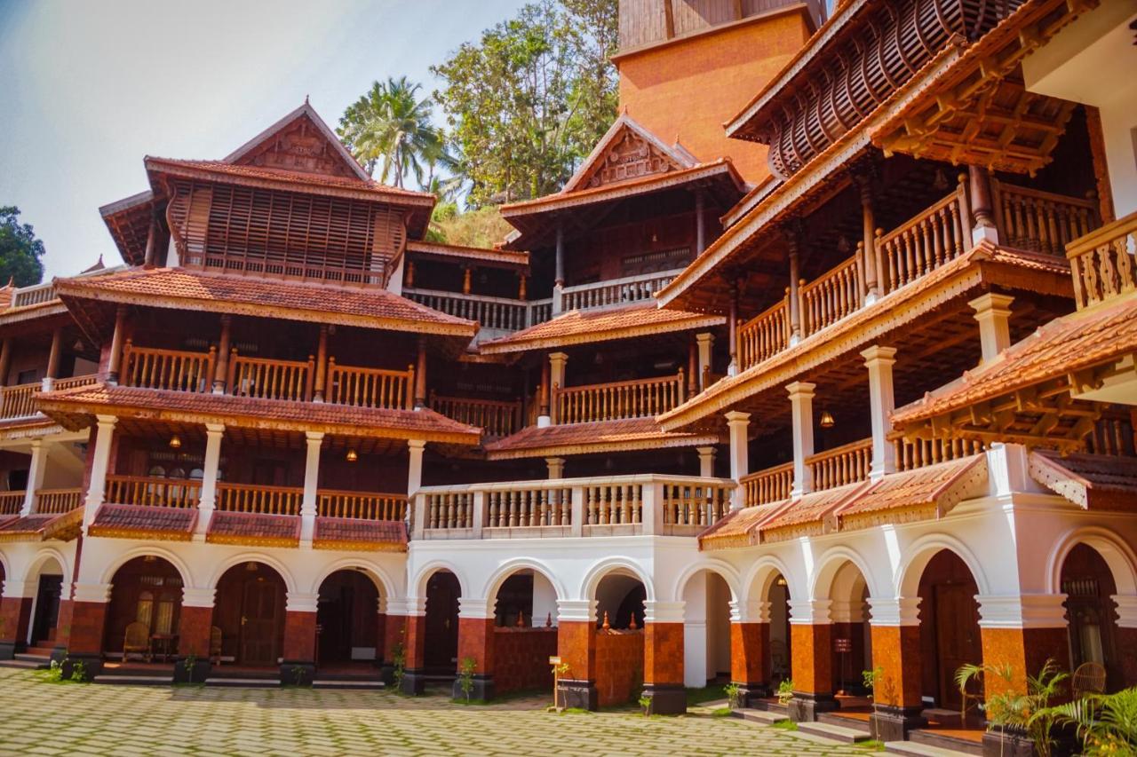 Ayursoma Ayurveda Royal Retreat Hotel โกวาลัม ภายนอก รูปภาพ