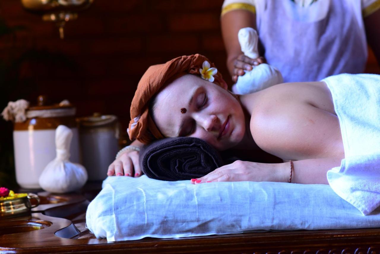 Ayursoma Ayurveda Royal Retreat Hotel โกวาลัม ภายนอก รูปภาพ